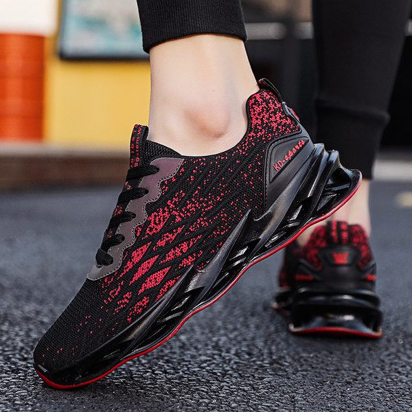 Paelte ja pealdisega meeste tekstiilist tossud