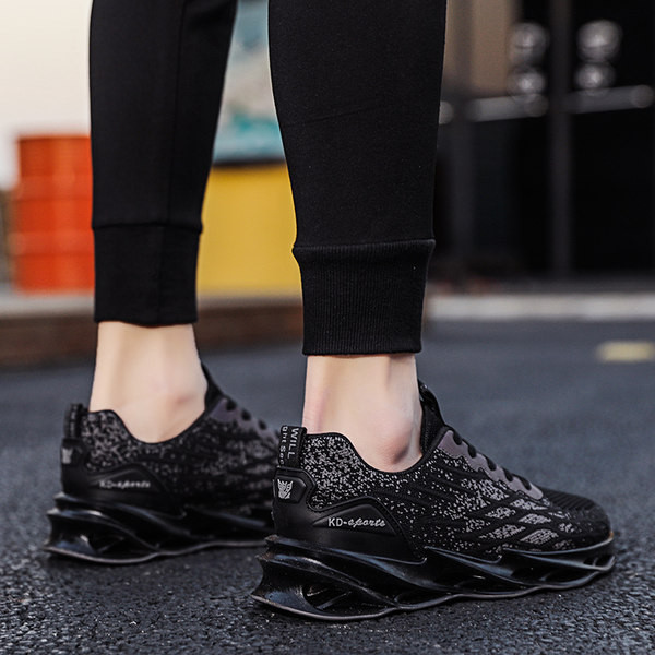 Paelte ja pealdisega meeste tekstiilist tossud