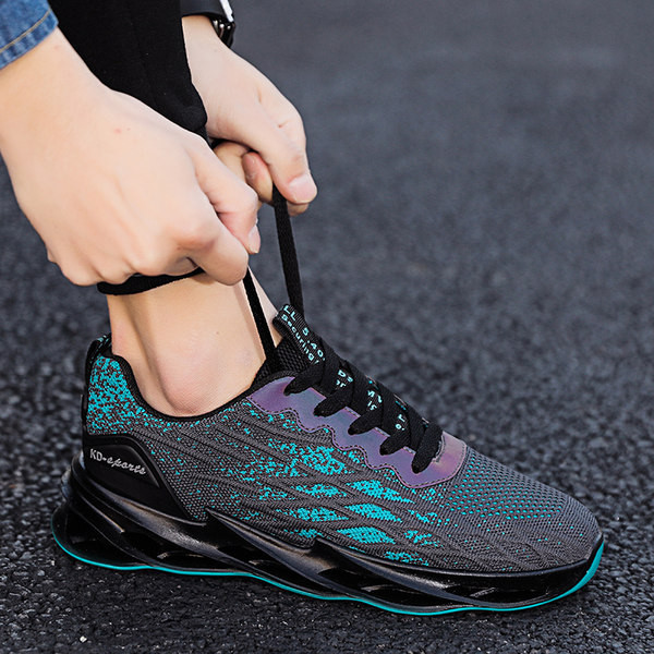 Paelte ja pealdisega meeste tekstiilist tossud