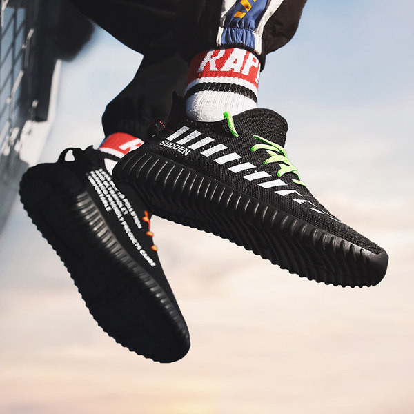 Must-valged meeste tekstiilist tossud