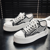 Ανδρικά sneakers από καρό ύφασμα