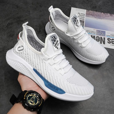 Дишащи спортни маратонки с емблема