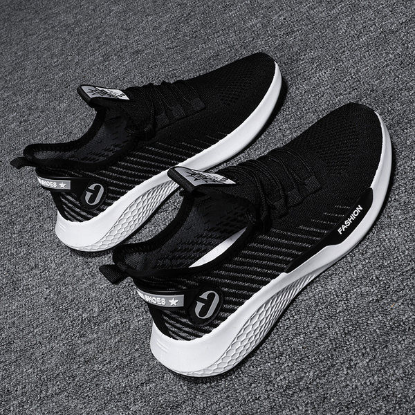 Дишащи спортни маратонки с емблема