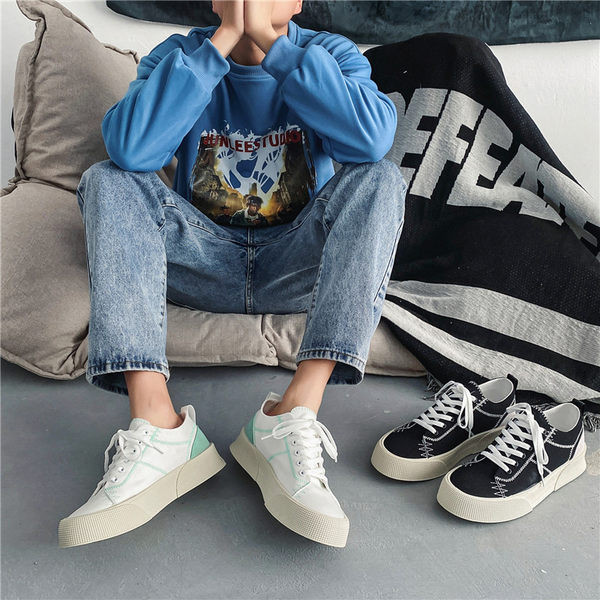 Ανδρικά πάνινα sneakers με επίπεδη σόλα και κορδόνια