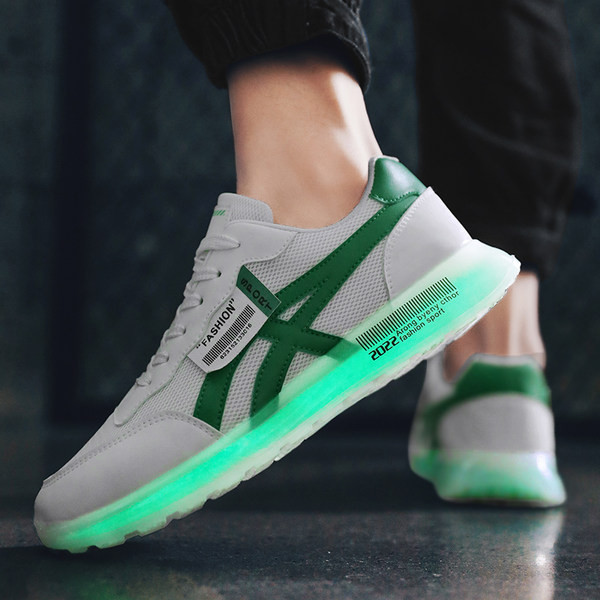 Kolmes värvitoonis meeste tekstiilist tossud