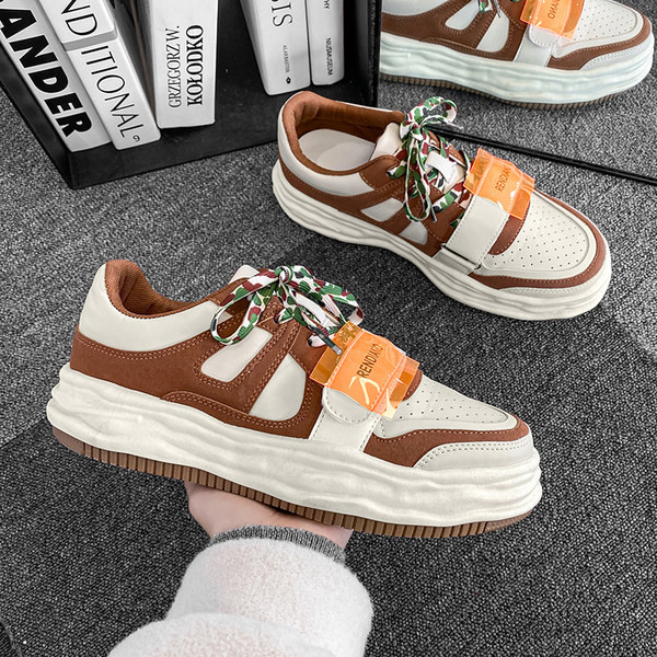 Мъжи кецове с цветни връзки и равна подметка