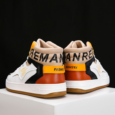 Meeste tossud kirjade ja lameda tallaga