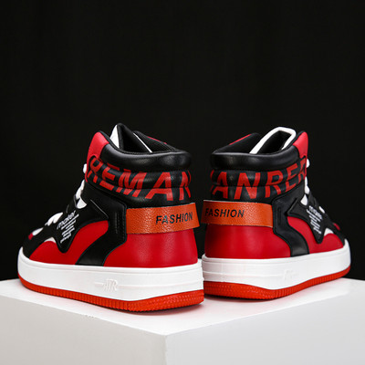 Meeste tossud kirjade ja lameda tallaga