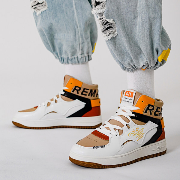 Meeste tossud kirjade ja lameda tallaga