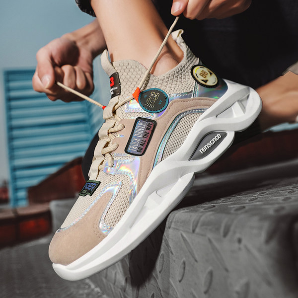 Uus embleemidega sporditossude mudel - kolme värvi meestele