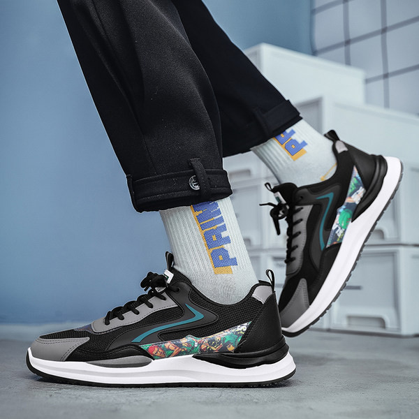 Halli ja musta värvi paeltega meeste tossud