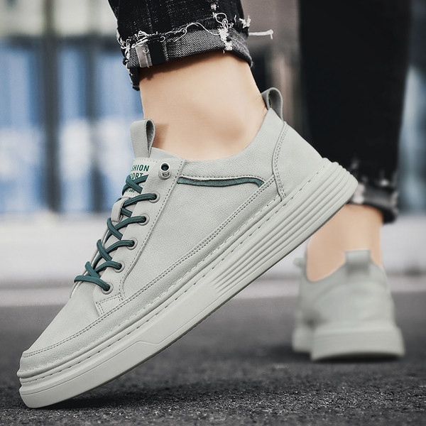 Dnevno čiste tenisice s ravnim potplatom