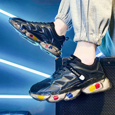 Модерни сникърси с цветна груба подметка