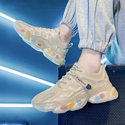 Модерни сникърси с цветна груба подметка