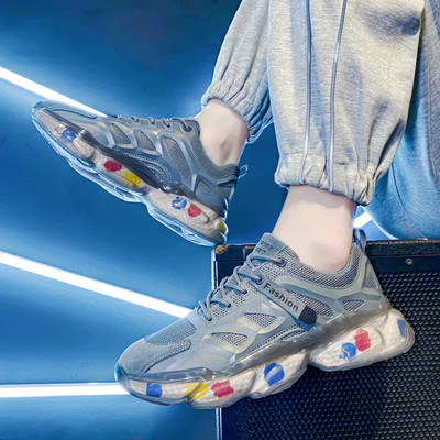 Модерни сникърси с цветна груба подметка