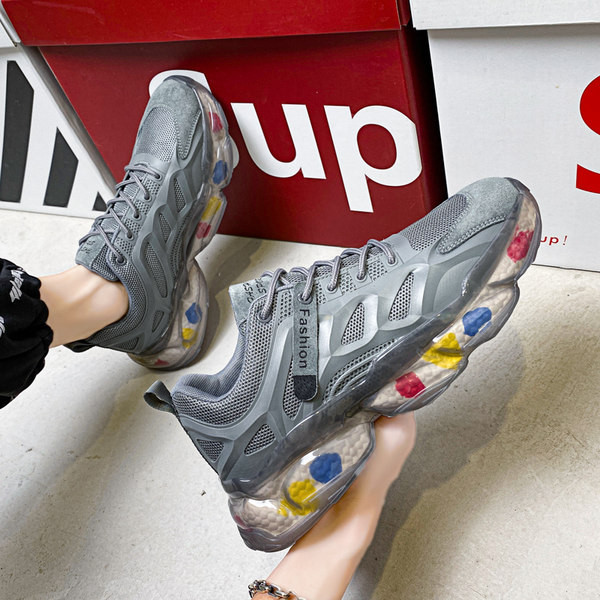 Модерни сникърси с цветна груба подметка