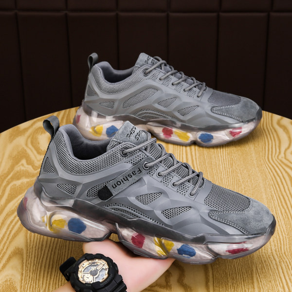 Модерни сникърси с цветна груба подметка