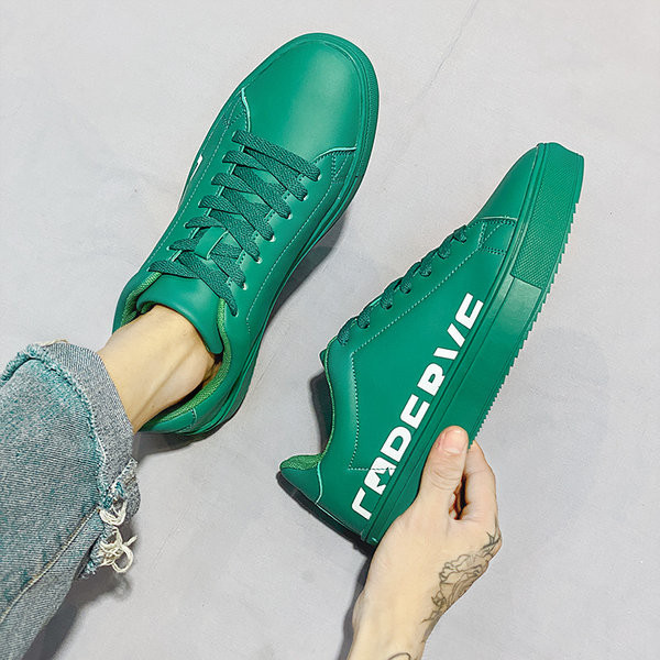 Ühevärvilised paeltega kunstnahast meeste tossud