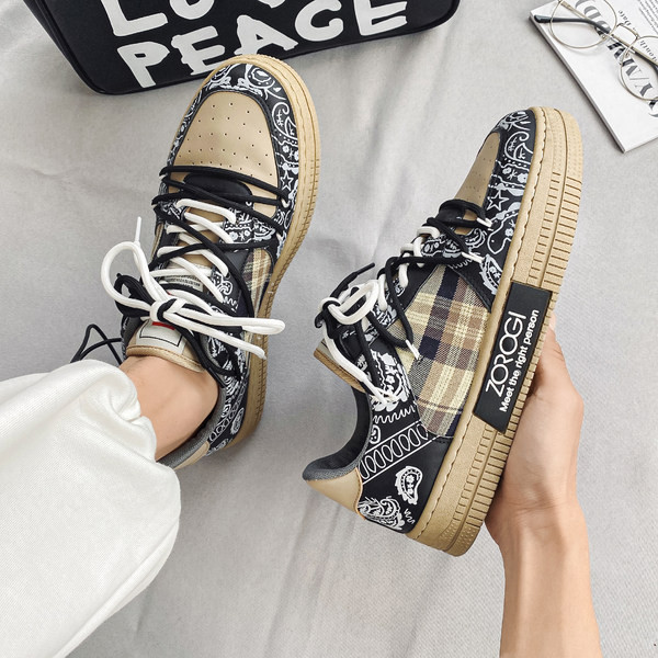 Мъжки ежедневни кецове с апликация и равна подметка 