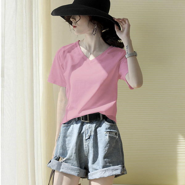 Лятна едноцветна тениска с шпиц деколте