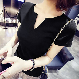 Дамска ежедневна тениска с шпиц деколте изчистен модел