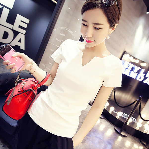 Дамска ежедневна тениска с шпиц деколте изчистен модел