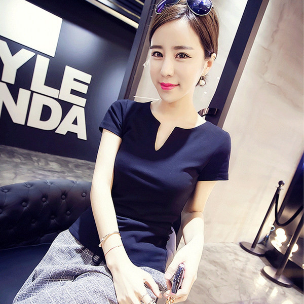 Дамска ежедневна тениска с шпиц деколте изчистен модел