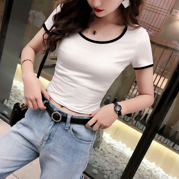 Къса памучна блуза с овално деколте