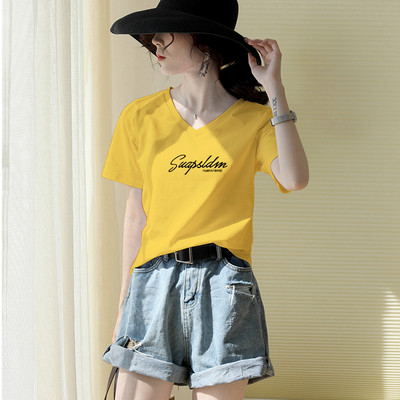 Vasariniai marškinėliai su špicine iškirpte ir užrašu – daug spalvų