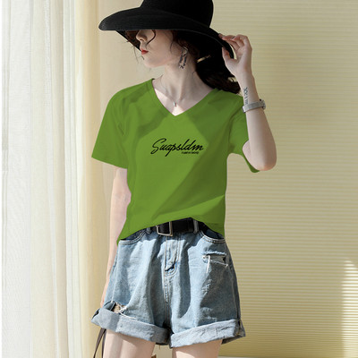 Vasariniai marškinėliai su špicine iškirpte ir užrašu – daug spalvų