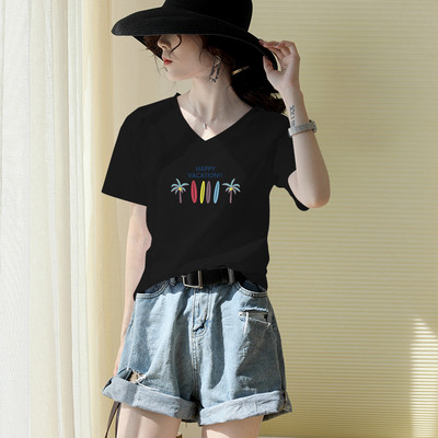 Vasariniai marškinėliai su špicine iškirpte ir užrašu – daug spalvų