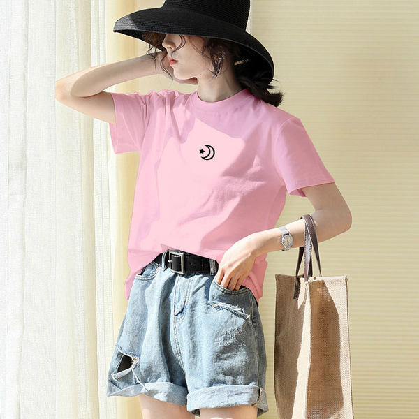 Дамска свободна ежедневна тениска с бродиран надпис