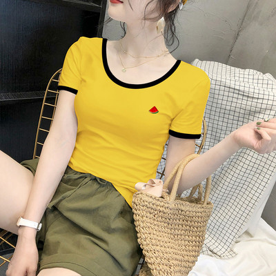 Modernūs marškinėliai su ovalia iškirpte ir aplikacijomis