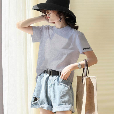 Moteriški laisvalaikio marškinėliai su ovalia iškirpte ir siuvinėti rankovėmis