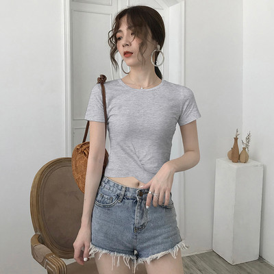 Paprasti marškinėliai su špicine iškirpte ir trumpomis rankovėmis