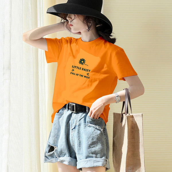 Ежедневна тениска с различни апликации 