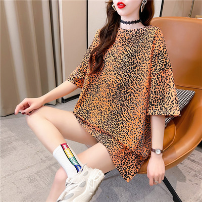 Platūs marškinėliai su ovalia iškirpte