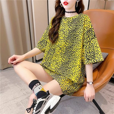 Platūs marškinėliai su ovalia iškirpte