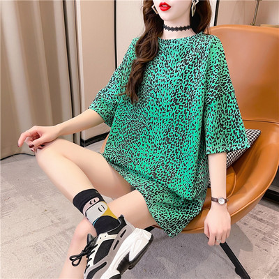 Platūs marškinėliai su ovalia iškirpte