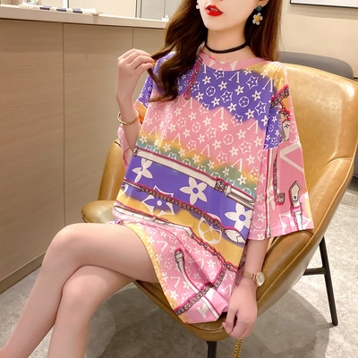 Platūs marškinėliai su ovalia iškirpte