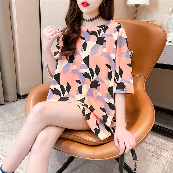 Platūs marškinėliai su ovalia iškirpte