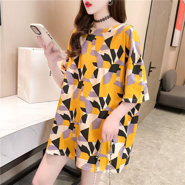 Platūs marškinėliai su ovalia iškirpte