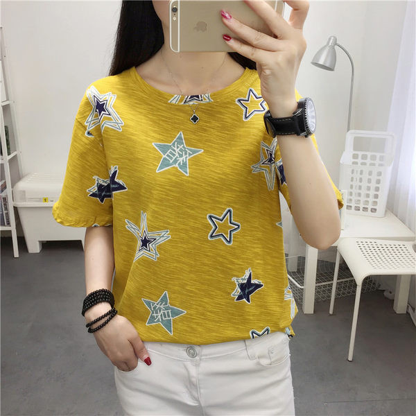 Дамска свободна тениска с овално деколте и апликация 