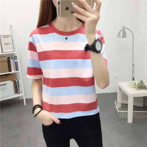 Раирана дамска тениска широк модел