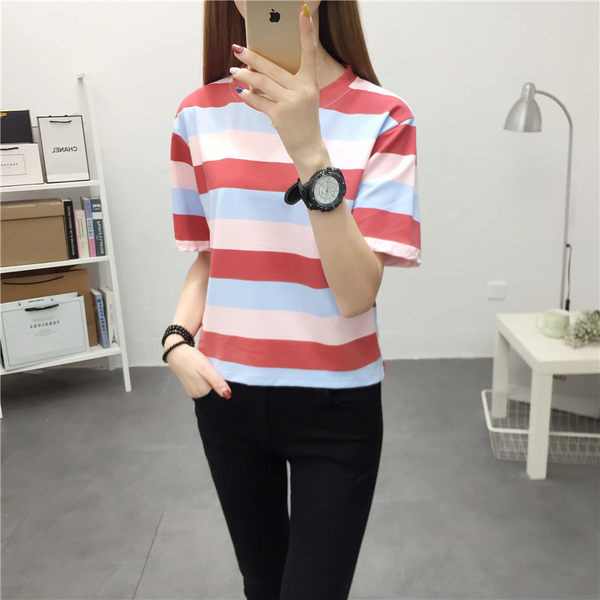 Раирана дамска тениска широк модел