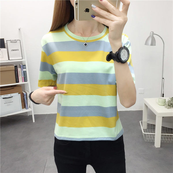 Раирана дамска тениска широк модел