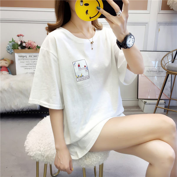 Широка лятна тениска с апликация в няколко цвята