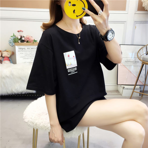 Широка лятна тениска с апликация в няколко цвята