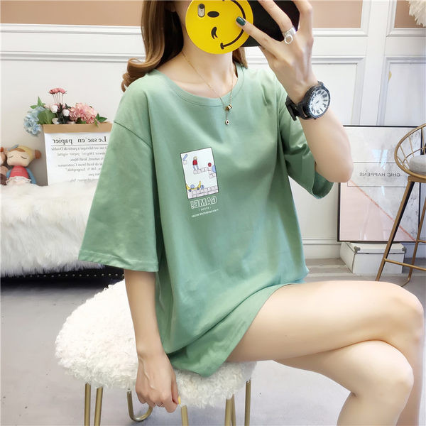 Широка лятна тениска с апликация в няколко цвята