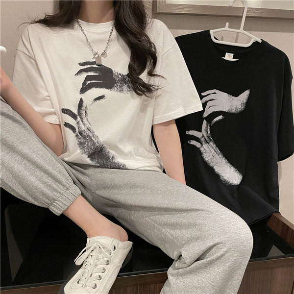 Лятна широка тениска с апликация